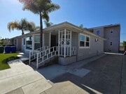 Photo - 4BD/3BA on Pontiac!! Townhome