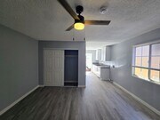 Photo - 317 Warren Ln