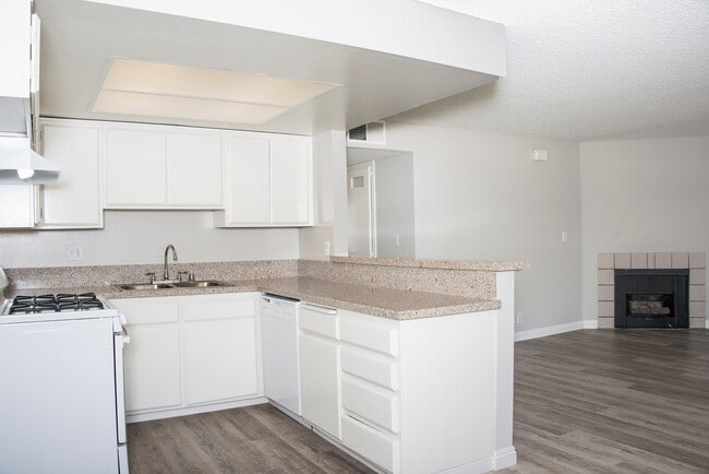 Building Photo - 433 N Louise St