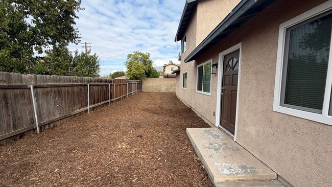 Building Photo - MeadSt221-223 Unit 221 E Mead St