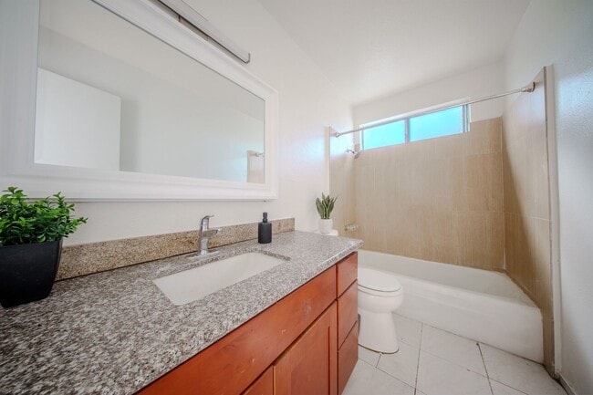 Photo - 2617-2619 E 17th St Unit 2617