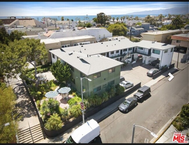 Building Photo - 119 Paloma Ave Unit A