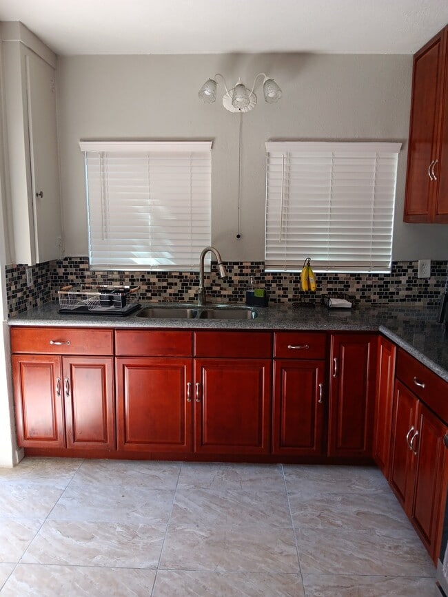 Photo - 710 E Orange St