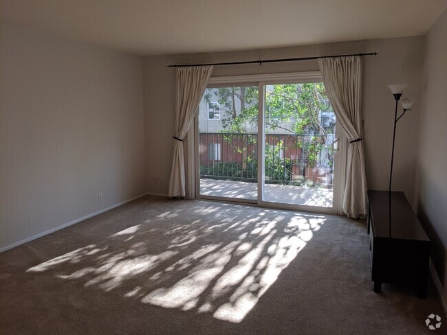 Building Photo - 400 N Acacia Ave Unit C26 Rental