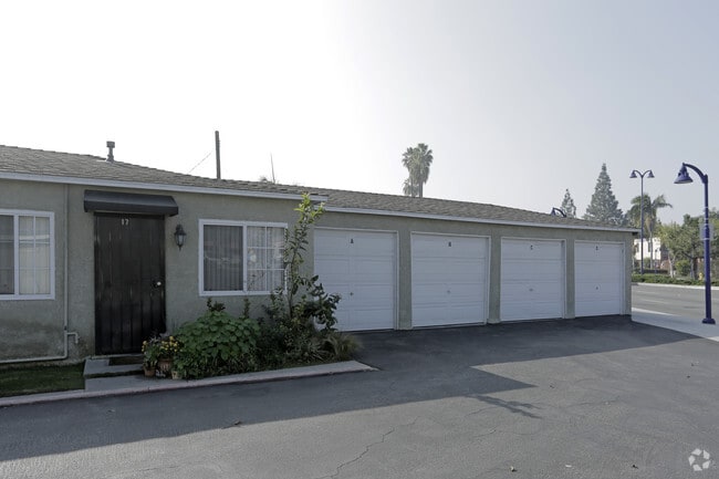 Photo - 12618 Lakewood Blvd