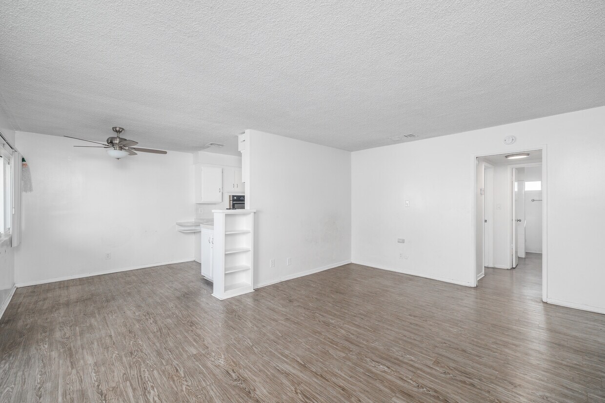 3D Tour - 912 E. La Palma Dr.