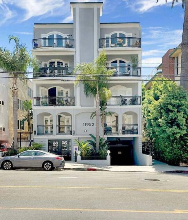 Building Photo - 11952 Montana Ave Unit 303