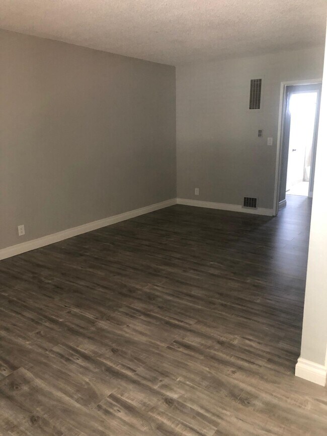 Photo - Valley Oasis Apartments