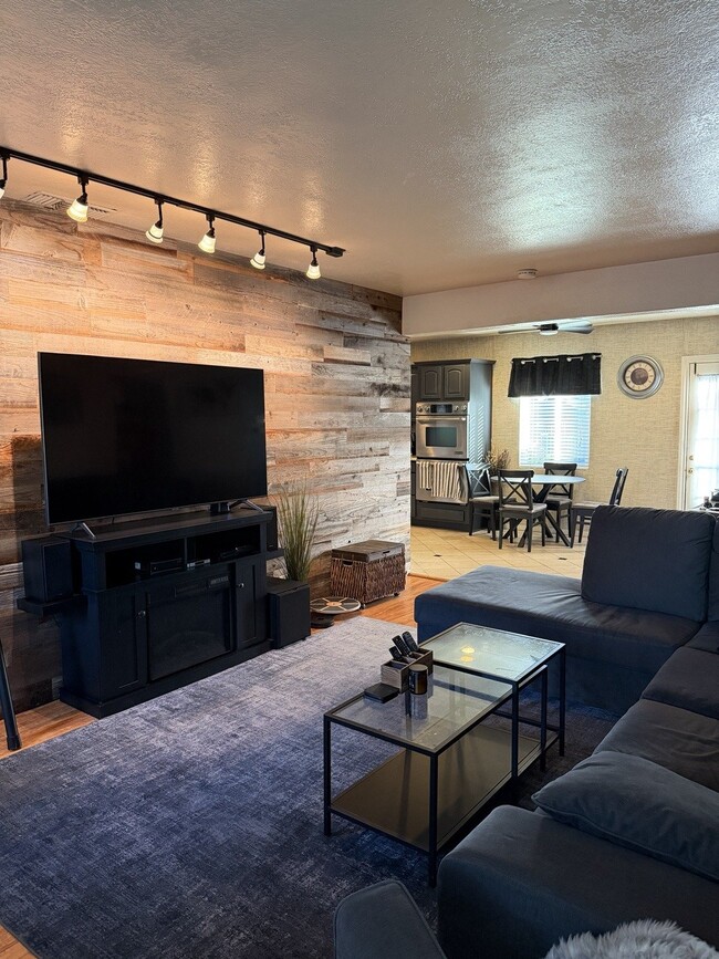 Photo - 10838 Floral Dr