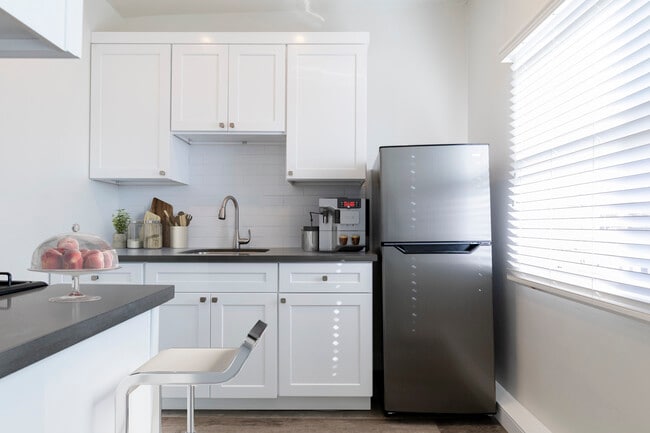 Photo - Cozy & Contemporary Studio in Koreatown