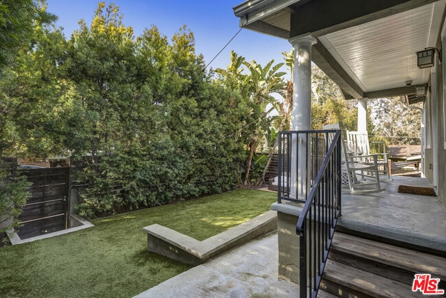 Photo - 3154 Carlyle St