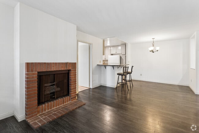 2BR, 2BA - 1,100SF - Dining Room - 4230 S Centinela Ave Unit 102
