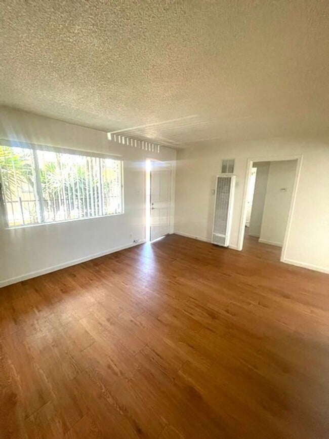 Renovated Upstairs 1 bedroom, Low move in ... - Renovated Upstairs 1 bedroom, Low move in ... Apartment Unit 508J