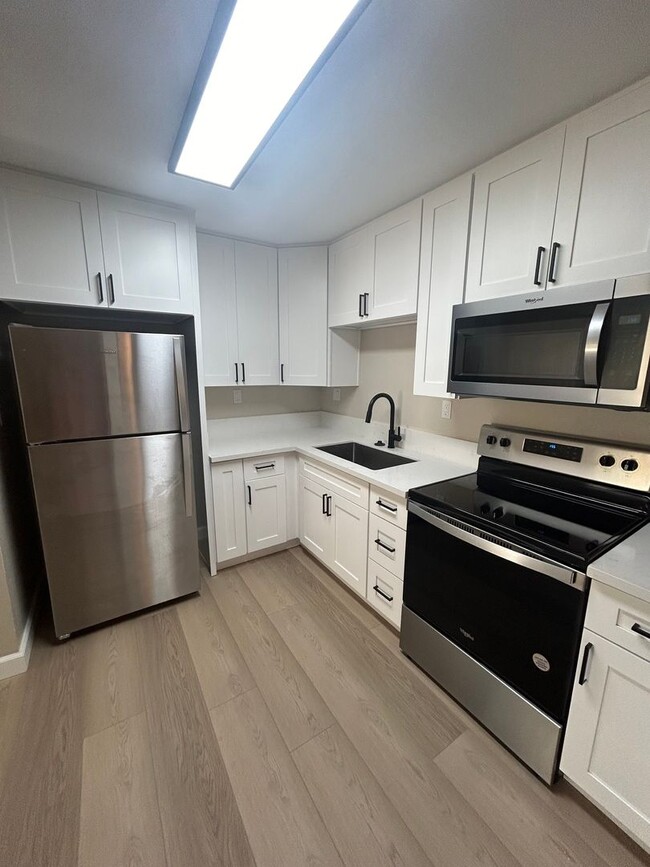 Photo - 745 E Bradley Ave