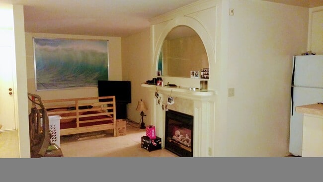 Building Photo - 1828 Ivar Ave Unit Studio apt