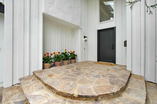 Photo - Rent this Beautiful 5 BEDROOM HOME NOW!