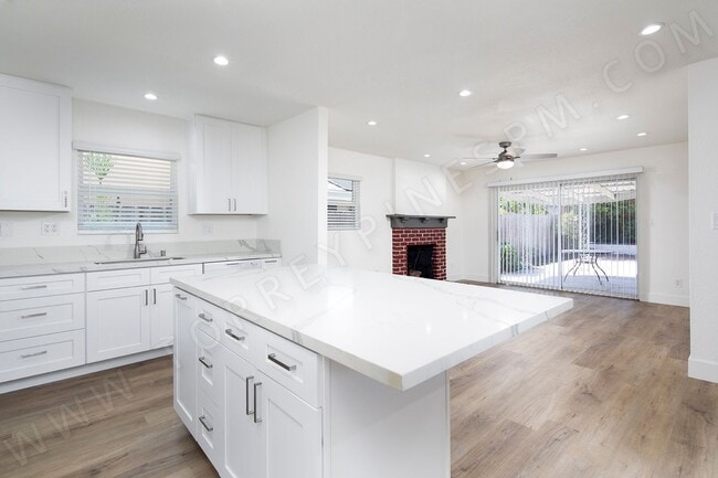 Building Photo - Spacious 4 Bedroom, 2 Bath Home with Priva...