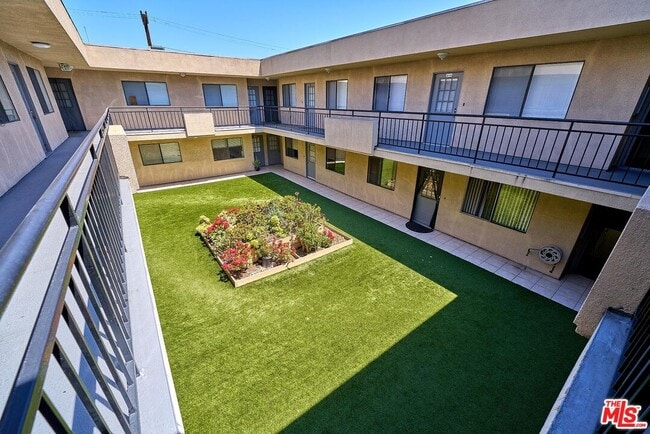 Photo - 326 S Manhattan Pl Unit 205