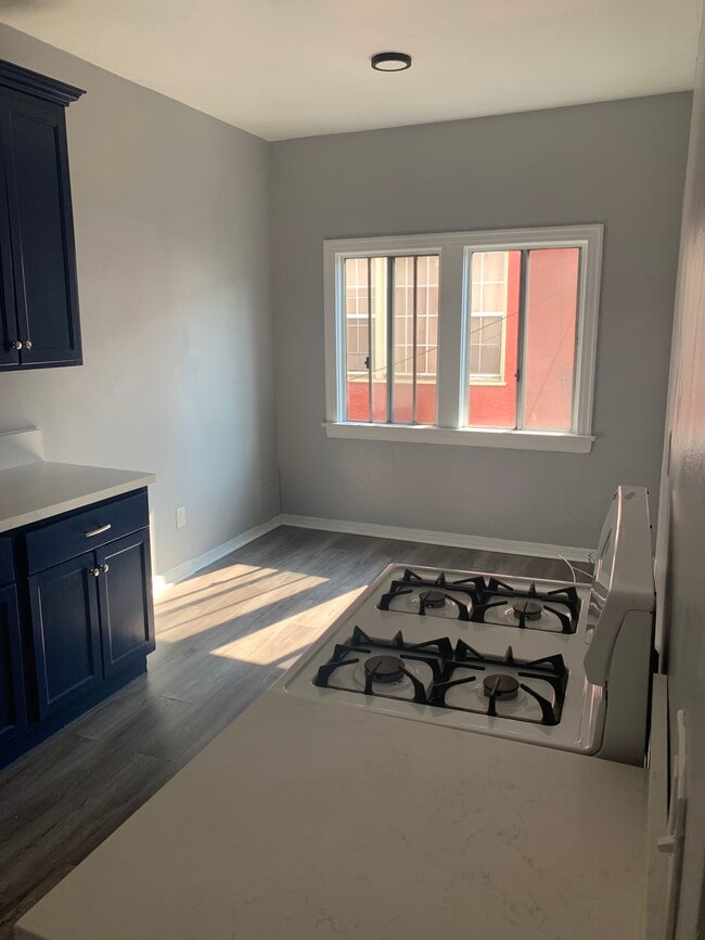 Building Photo - 2322 1/2 E 2nd St Unit 2322 14