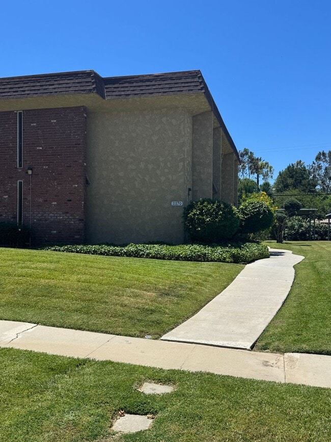 Building Photo - 11170 Poplar St Unit #D