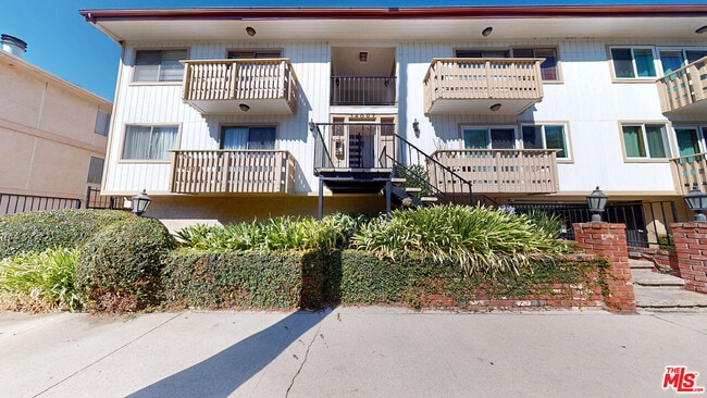 Building Photo - 14007 Milbank St Unit 5