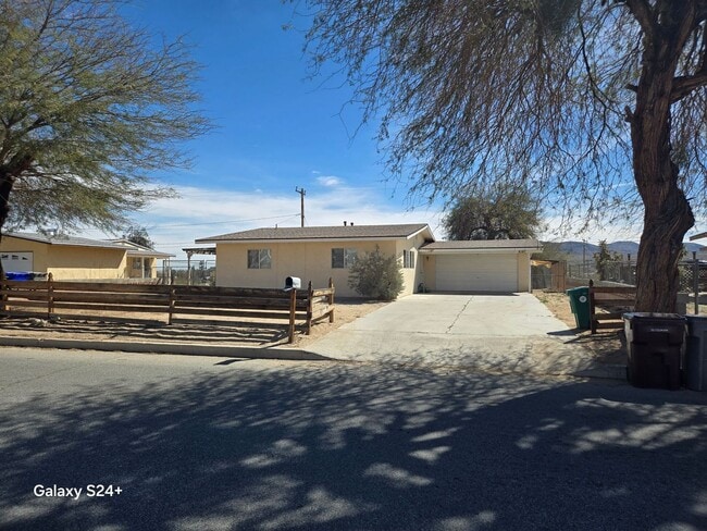 Building Photo - Welcome to your 3 bedroom 1.5 bath home Available Now!