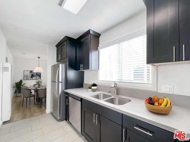 Photo - 1446 Cochran Ave