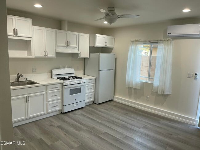 Photo - 3587 Sweetwood St