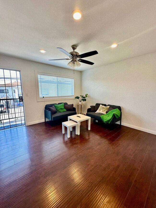 Living room - 2226 Lewis Ave