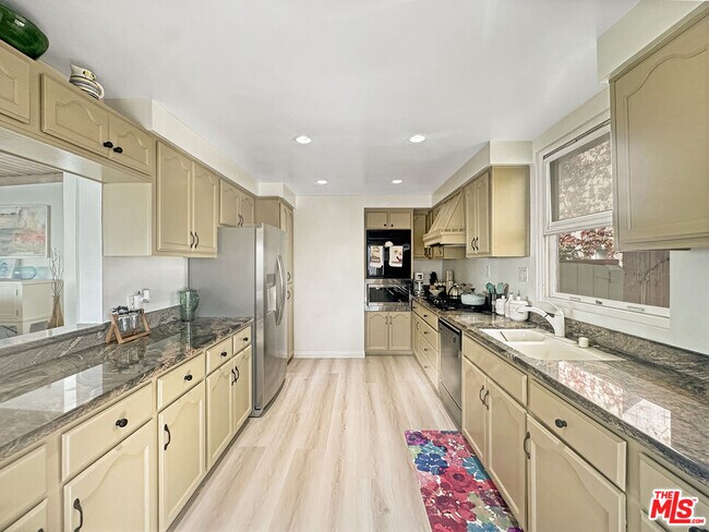 Photo - 111 Waterview St