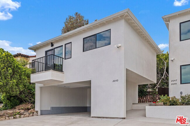 Photo - 2043 Paramount Dr