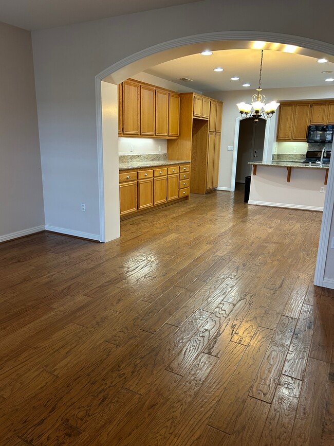 Photo - 8008 Hazeltine Ln