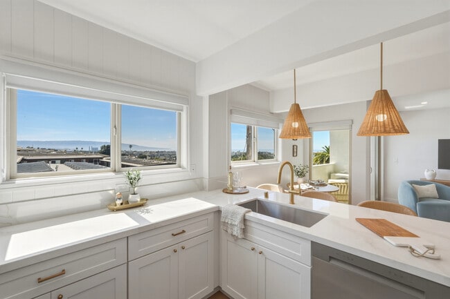 Building Photo - 720 21st St