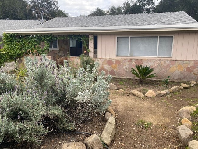 Building Photo - La Luna