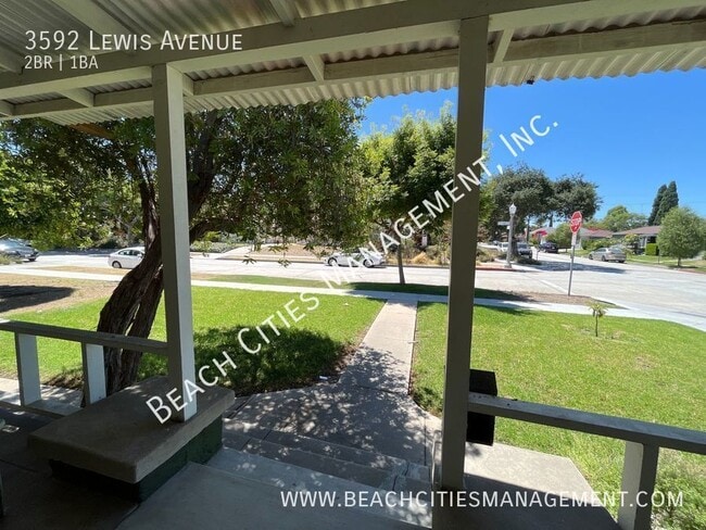 Photo - 3592 Lewis Ave