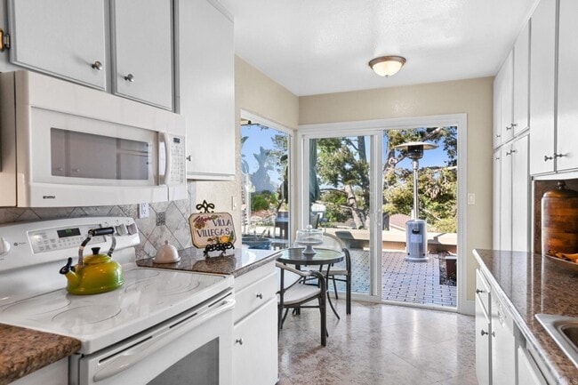 Photo - 6733 Oleander Way