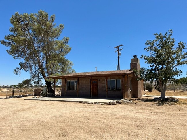Building Photo - COMING SOON! Charming 2 bedroom, 1 bathroom