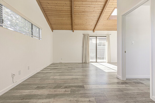 Photo - 6011 Bellaire Ave