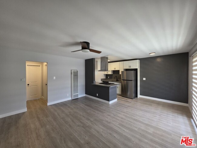 Photo - 2650 S Barrington Ave Apartment Unit 5