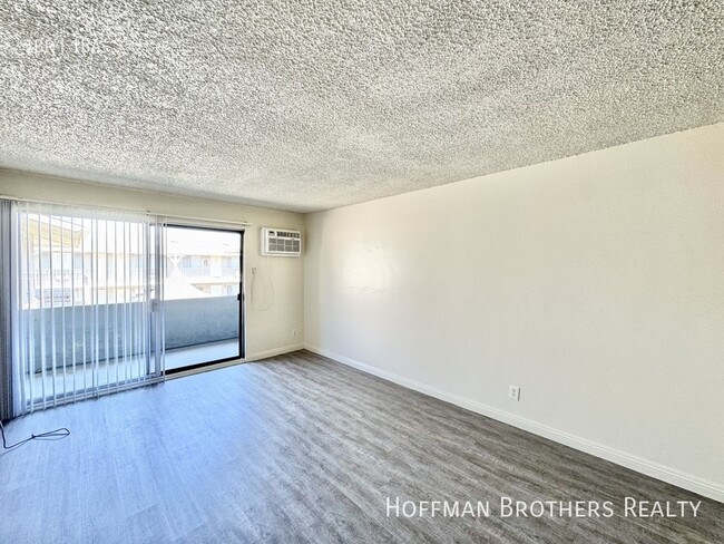 Photo - 20339 Saticoy St Unit 39