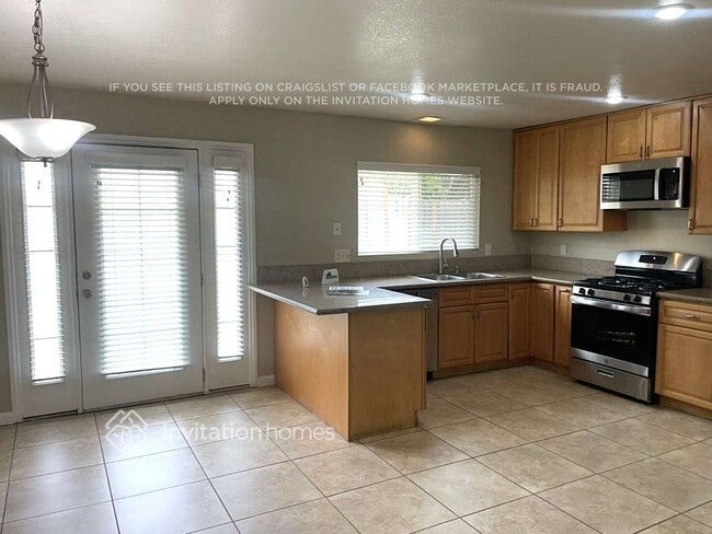 Photo - 985 W Johnston St