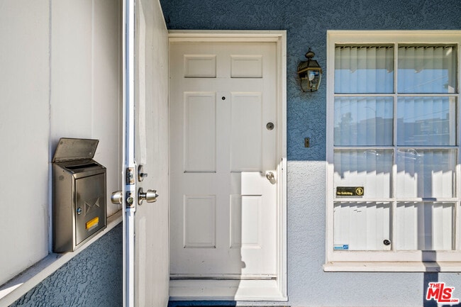 Photo - 836 Appelby St