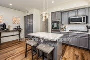 Photo - 499 N Cleveland St