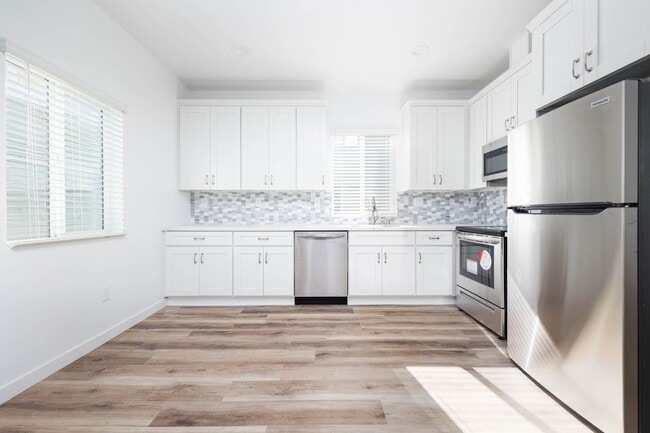 Photo - 3990 Darwin Ave Unit 3992