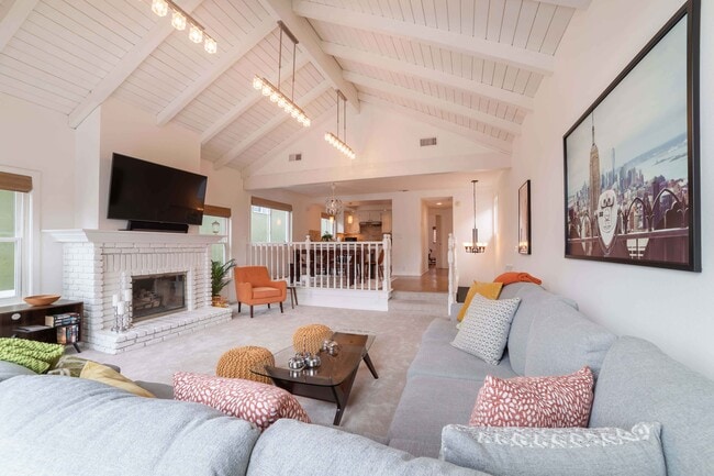 Photo - 1521 Steinhart Ave