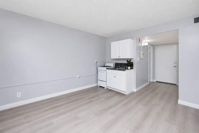 Photo - Premier Apartments