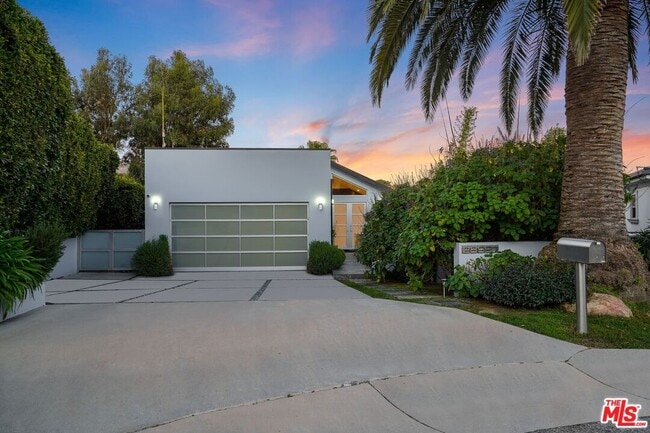 Building Photo - 28927 W Beach Ln