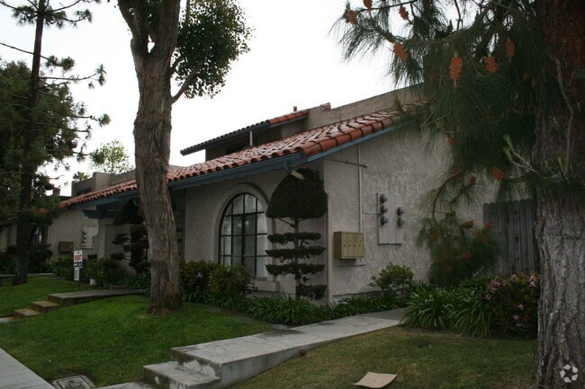 Building Photo - 8212 Slater Ave Unit #4 Rental
