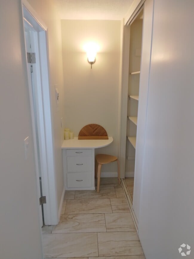 Building Photo - 6845 Hazeltine Ave Unit 12A Rental