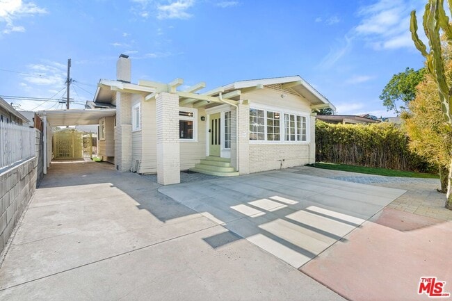 Photo - 607 N Gramercy Pl
